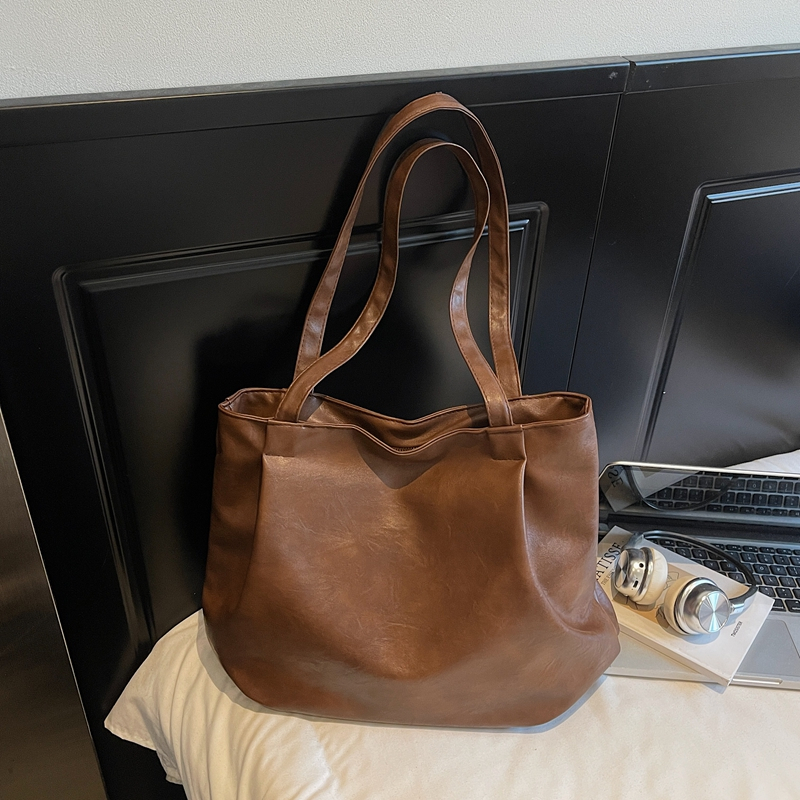 2025 Spring New Women's Retro High end Wide Shoulder Bag, Casual Versatile Crossbody Bag, High end Commuting Leisure Bag, Shopping Bag, Versatile