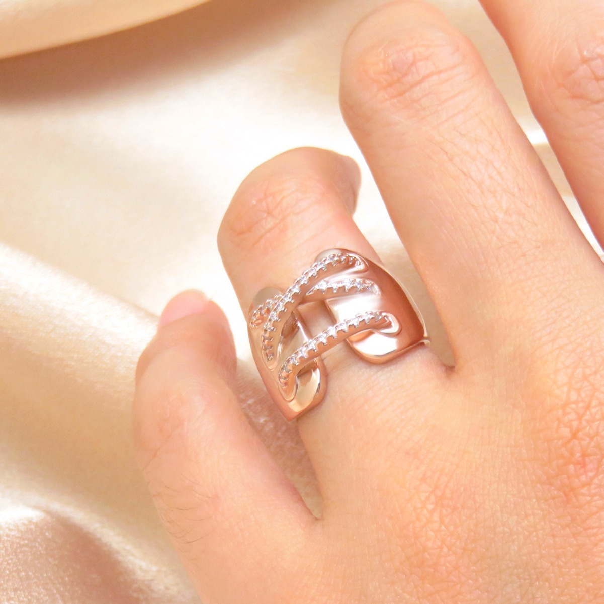 Cross Border Geometric Inlaid Zircon X-shaped Fashion Ring Personalized Jewelry Ring Designer Ring Fashion Gift And Jewelry From Europe And America