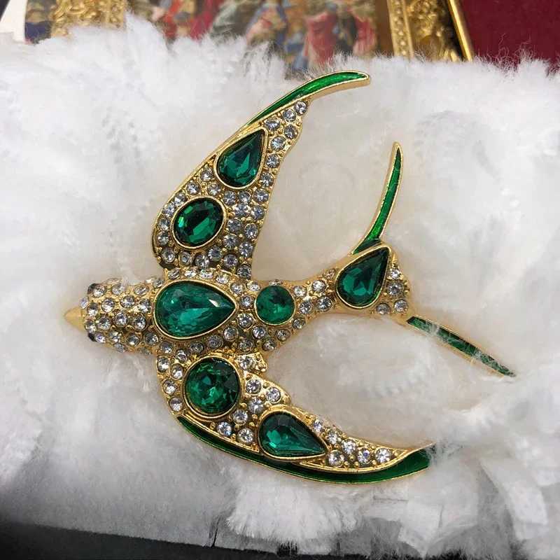 Baroque Luxury Rhinestone Simulated Swallow Design Womens BroochHoliday Party Favor PinsSuit Coat Jewelry ClothingAccessoriesW251110