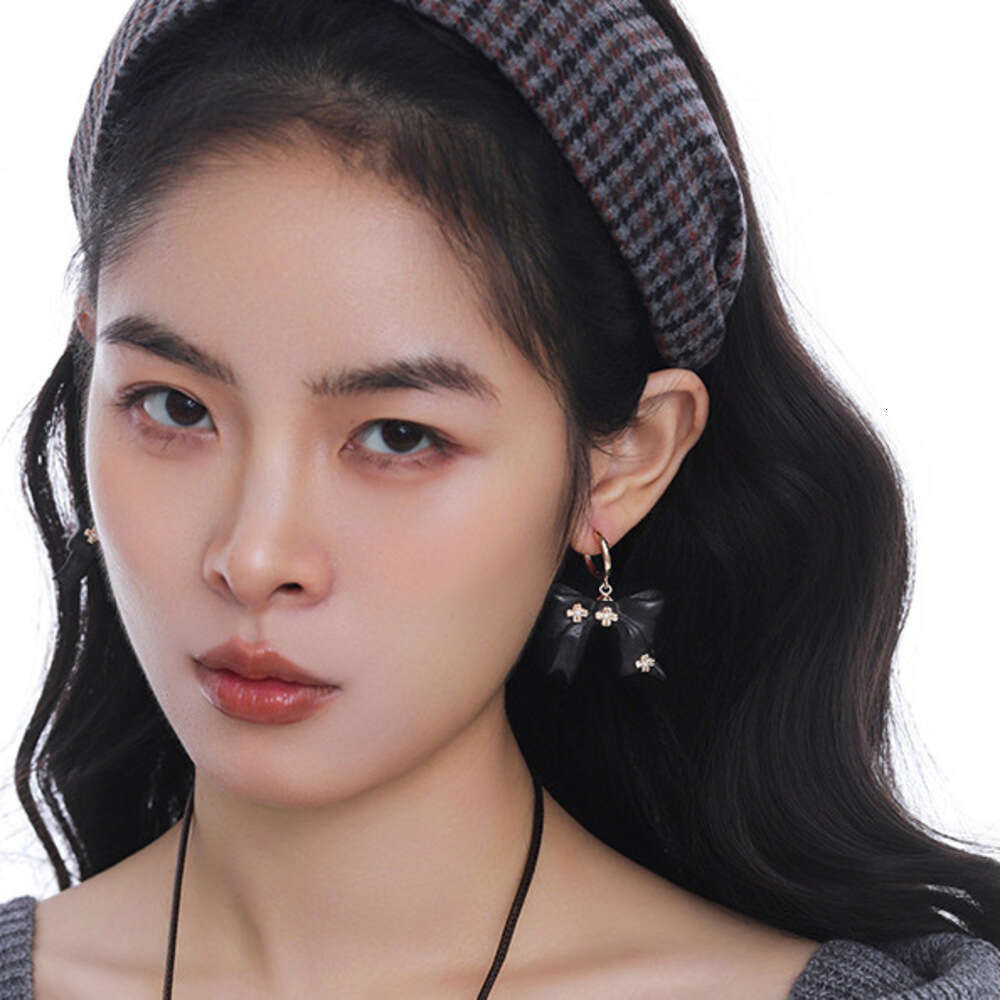 DHcollections Autumn Winter Melad Wooden Bow Earrings for Women, Light Luxury Niche Original Design, Elegant Versatile Clips and Ear Jewelry