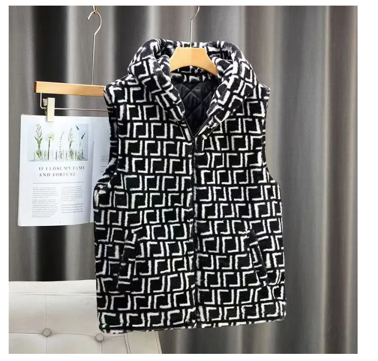 Mens Down Vest Stand Collar Men Gilet Chest Badge Men Hoodies Vest Autumn Winter Gilets Faux Fur Windbreaker Fur Coat Asian Size M-4XL