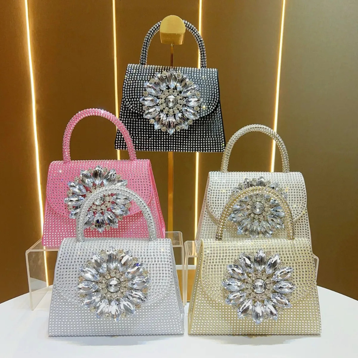 2025 New Lady Crystal Diamond Evening Clutch Womens Metal Handbag Sparkling Wedding Purse Elegant Banquet Party Small Tote Bag R251110