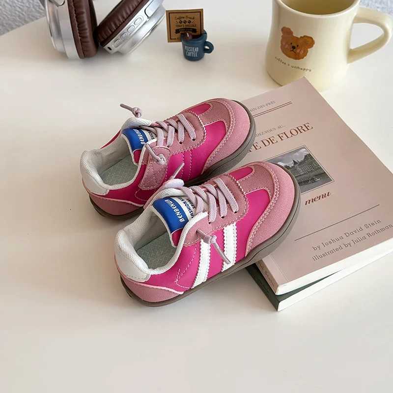 Kids Running Shoes Striped Classic Children Flats Sports Shoes Soft Sole 2025 Autumn New Girls Casual Shoes Fashion Comfortable W251110