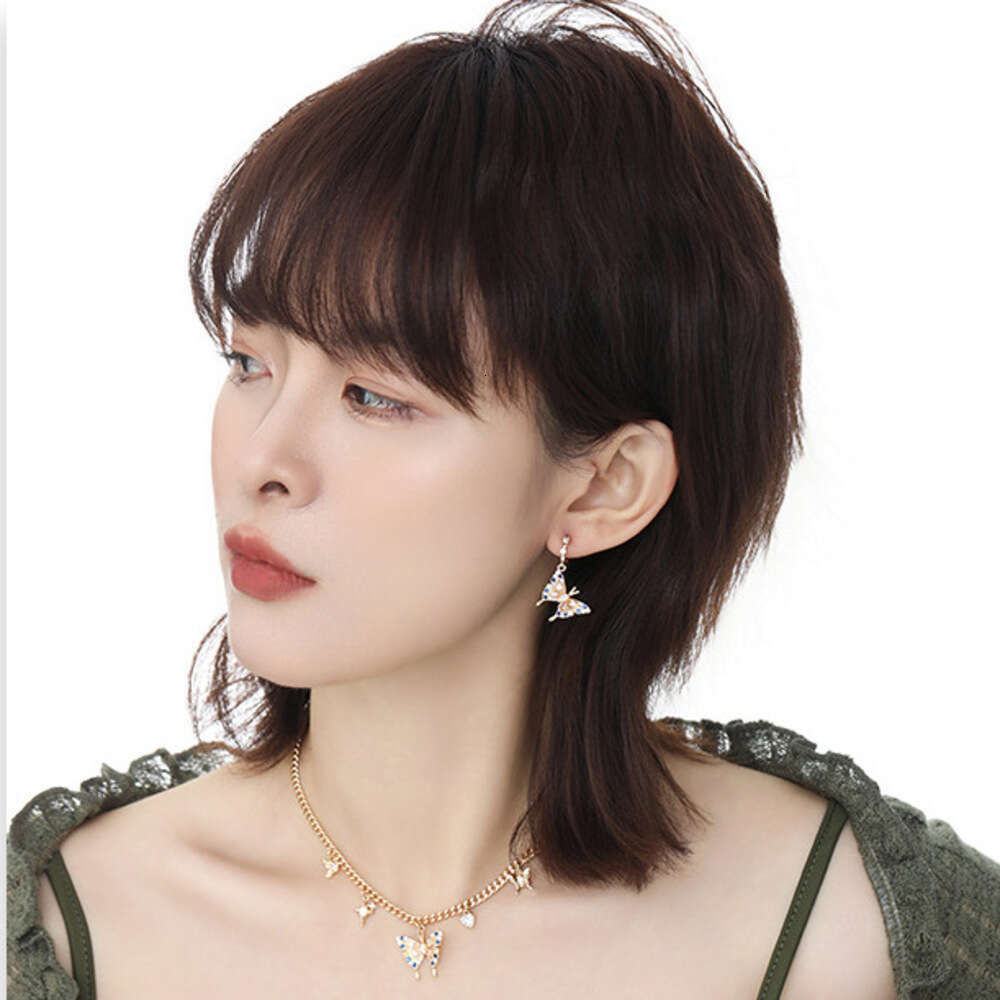 DHcollections Elegant and luxurious butterfly-shaped zirconia earrings for ladies. Fashionable, niche, high-end, with a touch of the Little Shangfeng 