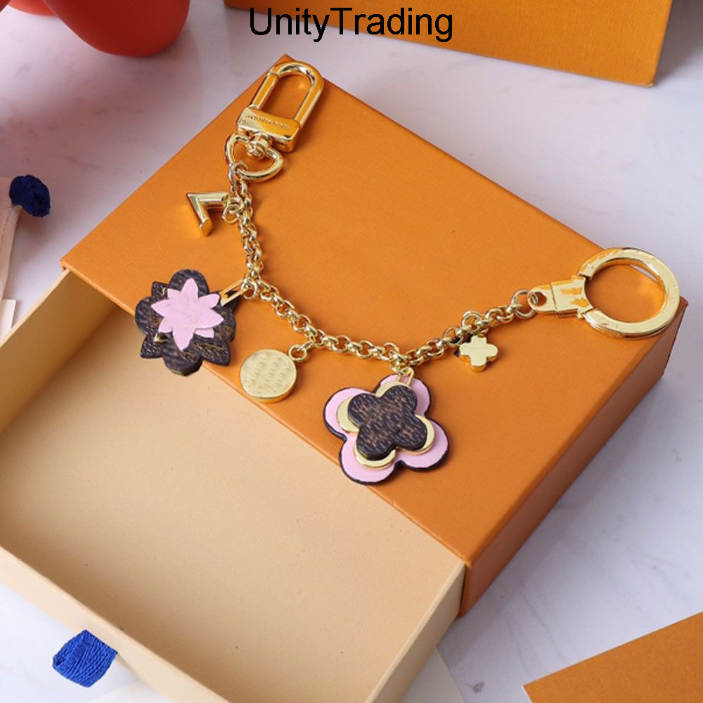 Golden keychain for car key women bag pendant decorative charm girls gift brand design metal letter rou louise''vuttonliness viutonlies vittonlies lvity lvtity KL25