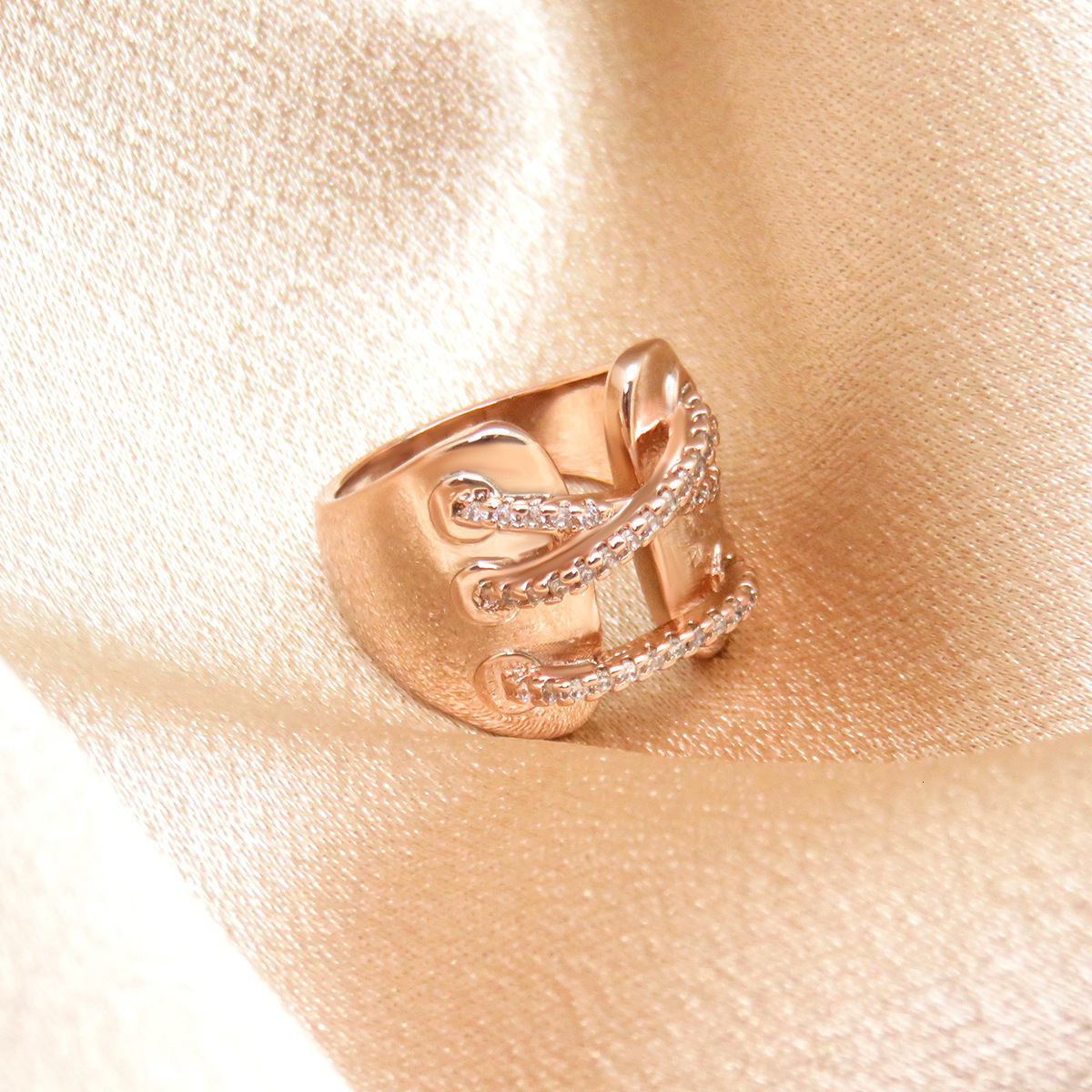 Cross Border Geometric Inlaid Zircon X-shaped Fashion Ring Personalized Jewelry Ring Designer Ring Fashion Gift And Jewelry From Europe And America