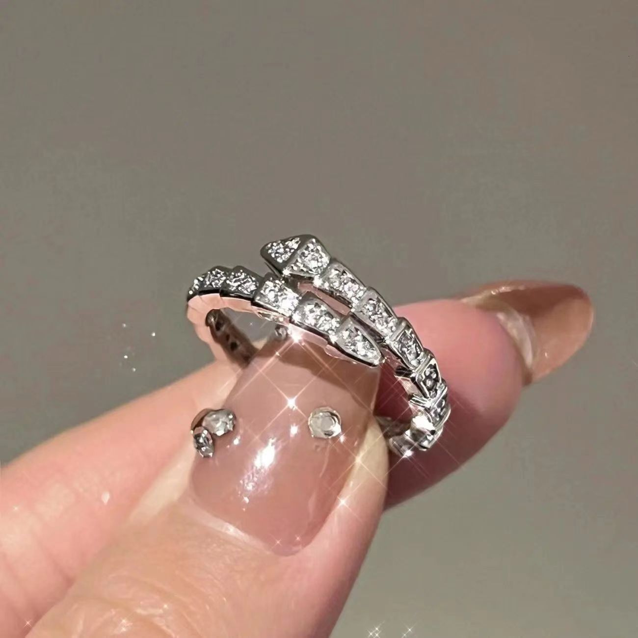 Full Diamond Open Snake Ring Fashion Ring For Women, Trendy Fashionable Unique Designer Ring Design, Light Luxury Minimalist Snake Bone Ring
