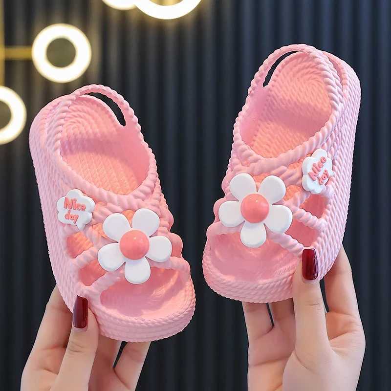 2024 New Childrens Slippers Summer Girls and Boys Bathroom Home Non slip Beach Shoes Soft soled Baby Sandals Z250410