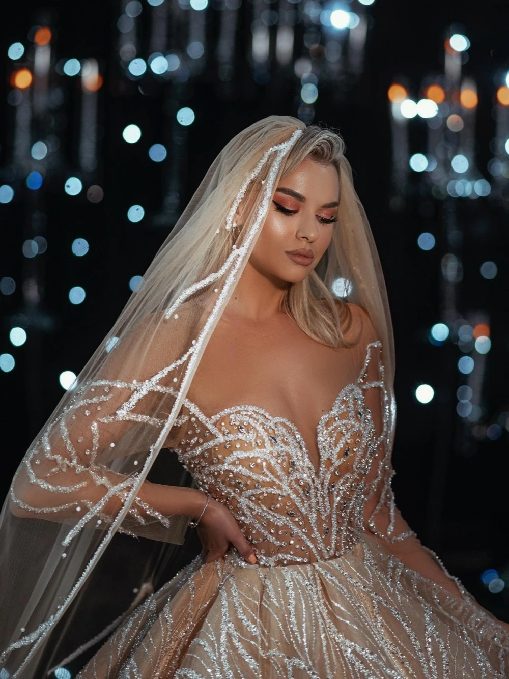 Exquisite Ball Gown Wedding Dress Sheer Neck Long Sleeves Bridal Gowns Sequins Crystal Sweep Train Dresses Custom Made vestidos de novia