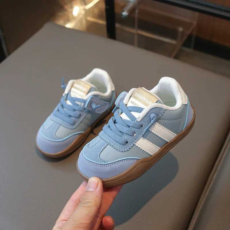 Childrens versatile fashionable 2025 autumn New sports sle spring autumn girls moral training boys baby board shoes W251110