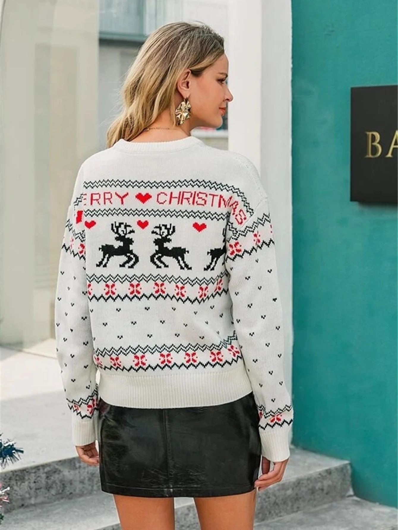 Loose sweater long sleeves round neck sweetheart neckline Christmas theme cute animal pattern ribbed neck pullover 251104