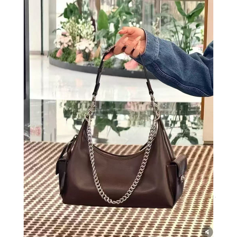 Winter new retro style motorcycle bag chain designer bag armpit bag spicy girl luxury handbag solid color women's shoulder bag