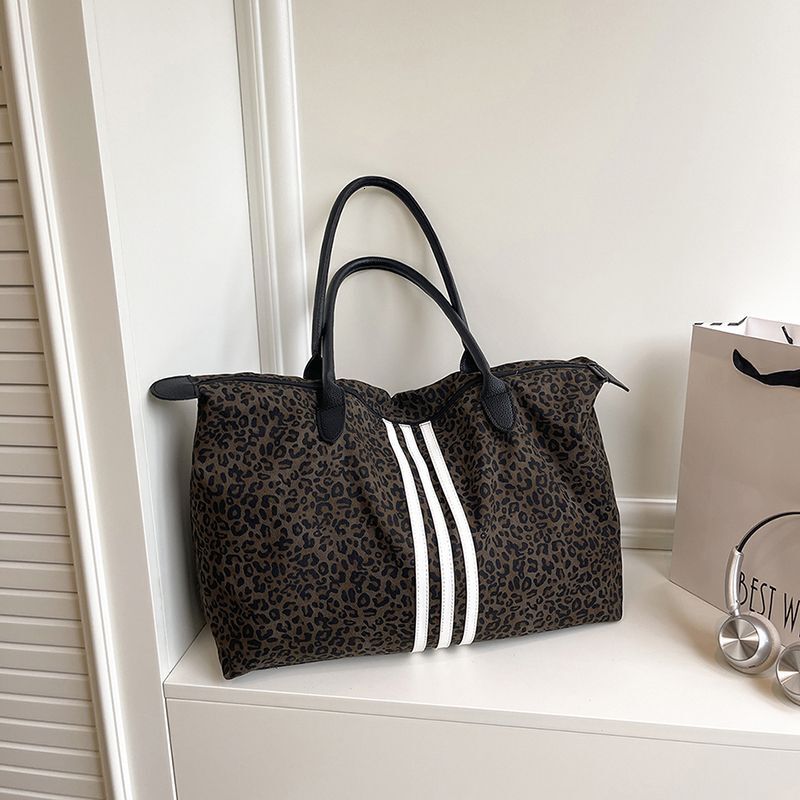 Light luxury handbag travel large capacity commuting leopard print travel bag lightweight winter new designer bag box bag fitness bag