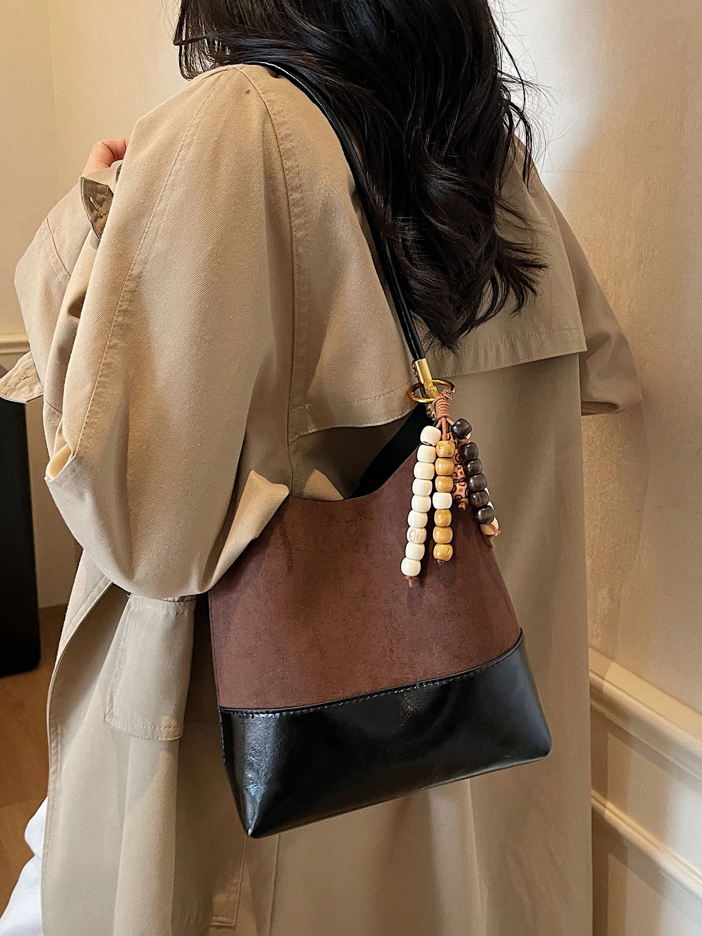 High End Texture Splicing Faux Suede Bucket Bags Womens Simple Fashion Commuting Shoulder Bag Retro Contrast Color Lady Handbag R251110