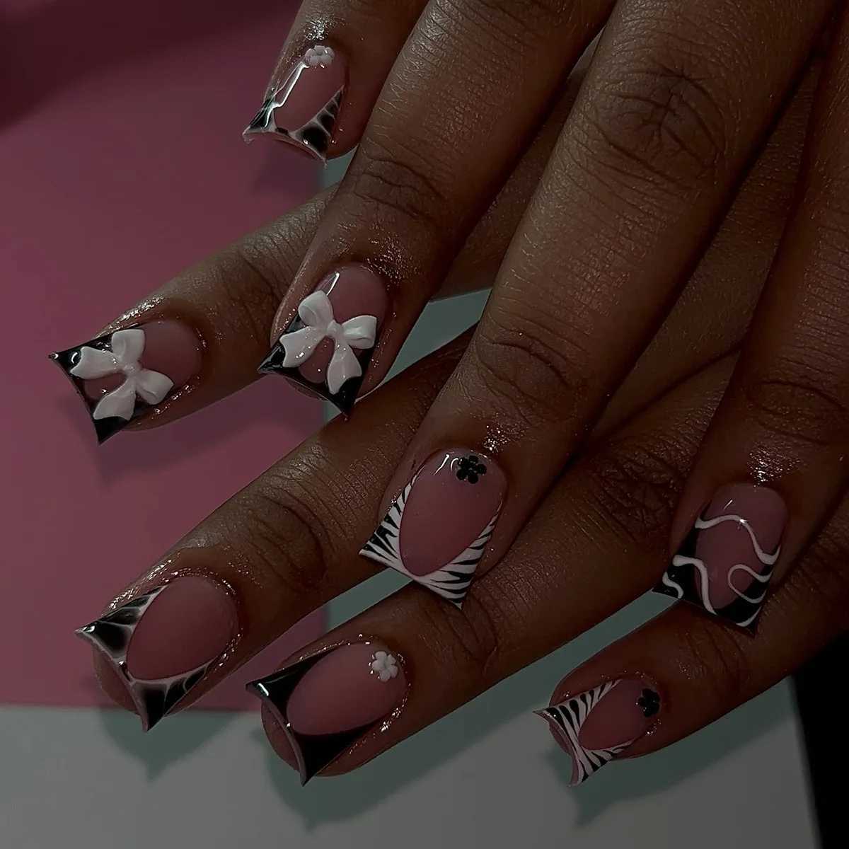 24 pieces of French pink pressed short square head fake nails with floral rhinestone design wearable decorative fake nail tips W250410