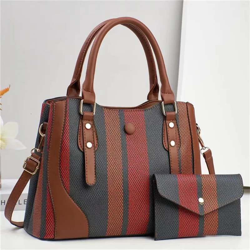 2025 New Large Capacity Handbag Classic Retro Shoulder Bag Large Capacity Crossbody Bag Women Urban Leisure Tote BagWallet R251110