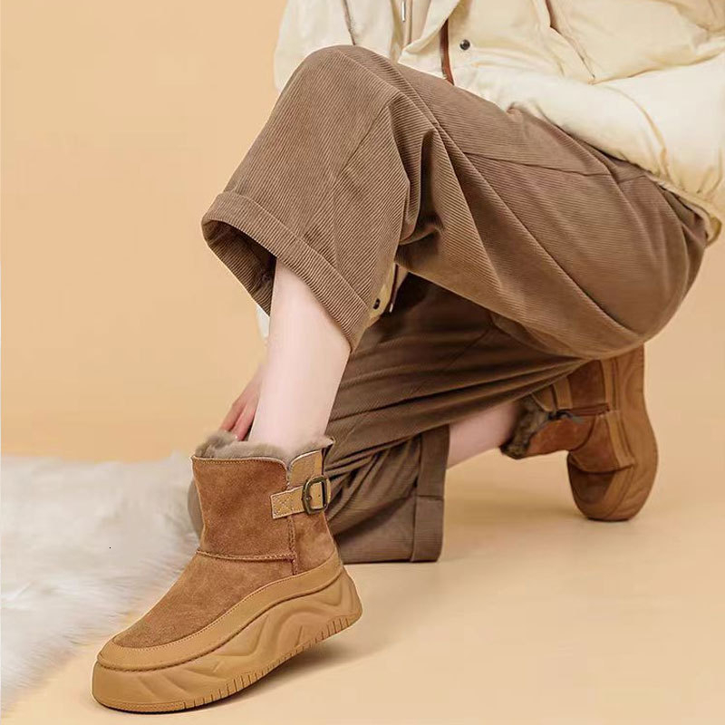 New designer snow boots, cold resistant and fashionable cotton shoes, midsole boots, winter thick sheepskin integrated with warmth and anti slip
