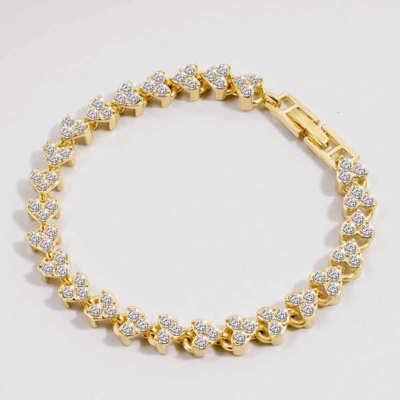 Simple Heart-shaped Bracelet for Women Fashionable Four-color Hip-hop Chain Bracelet Trendy Accessory Suitable for Daily WearT251110