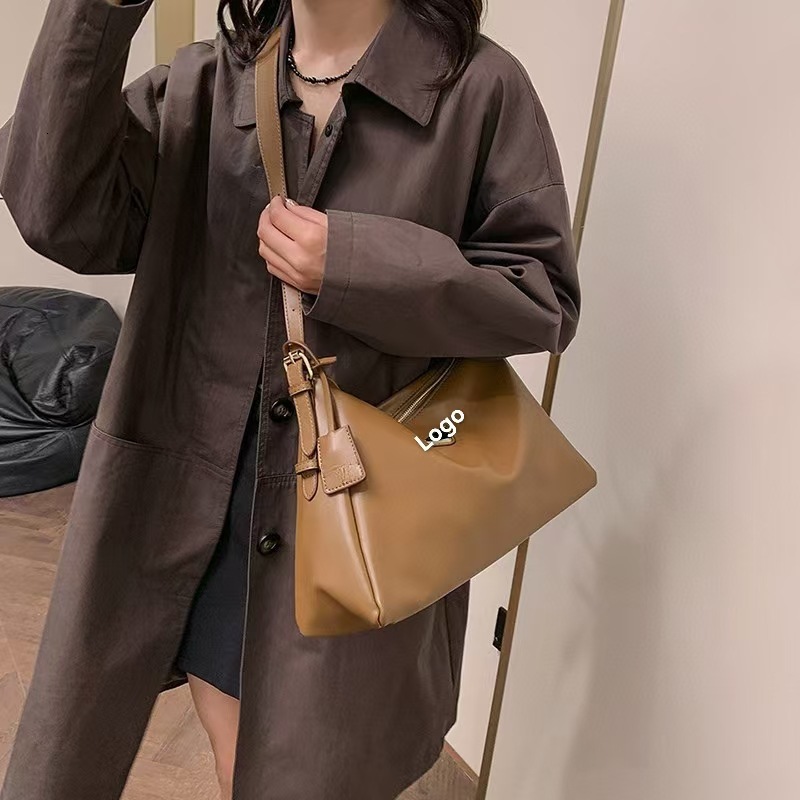Women's designer bag light luxury handbag winter new item armpit foreskin leather feeling single shoulder crossbody bag multifunctional