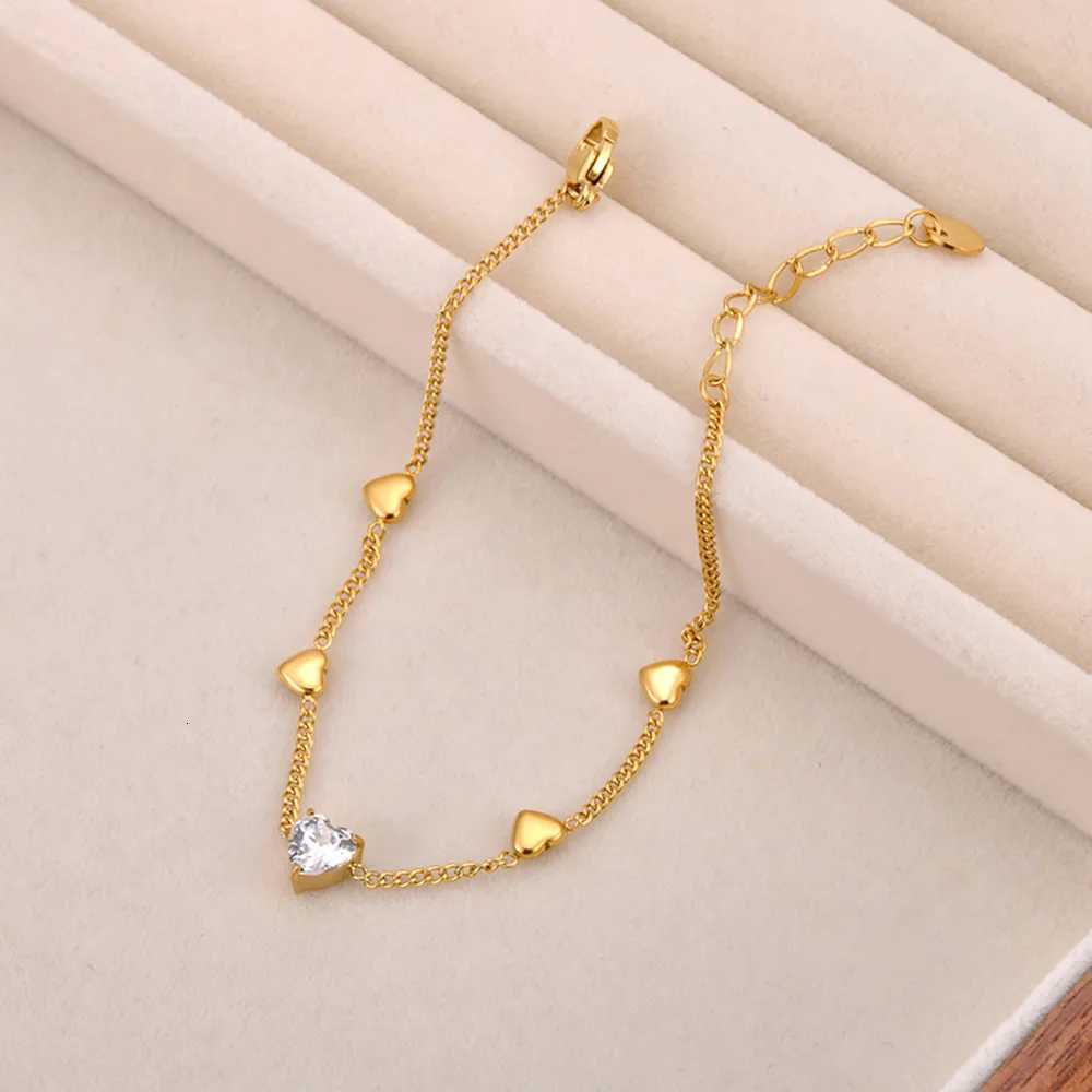 Lokaer Cubic Zirconia Heart Chain Bracelet Stainless Steel Womens Hand Bracelets Sweet Style 18K Gold Plated Jewelry B24070T251110