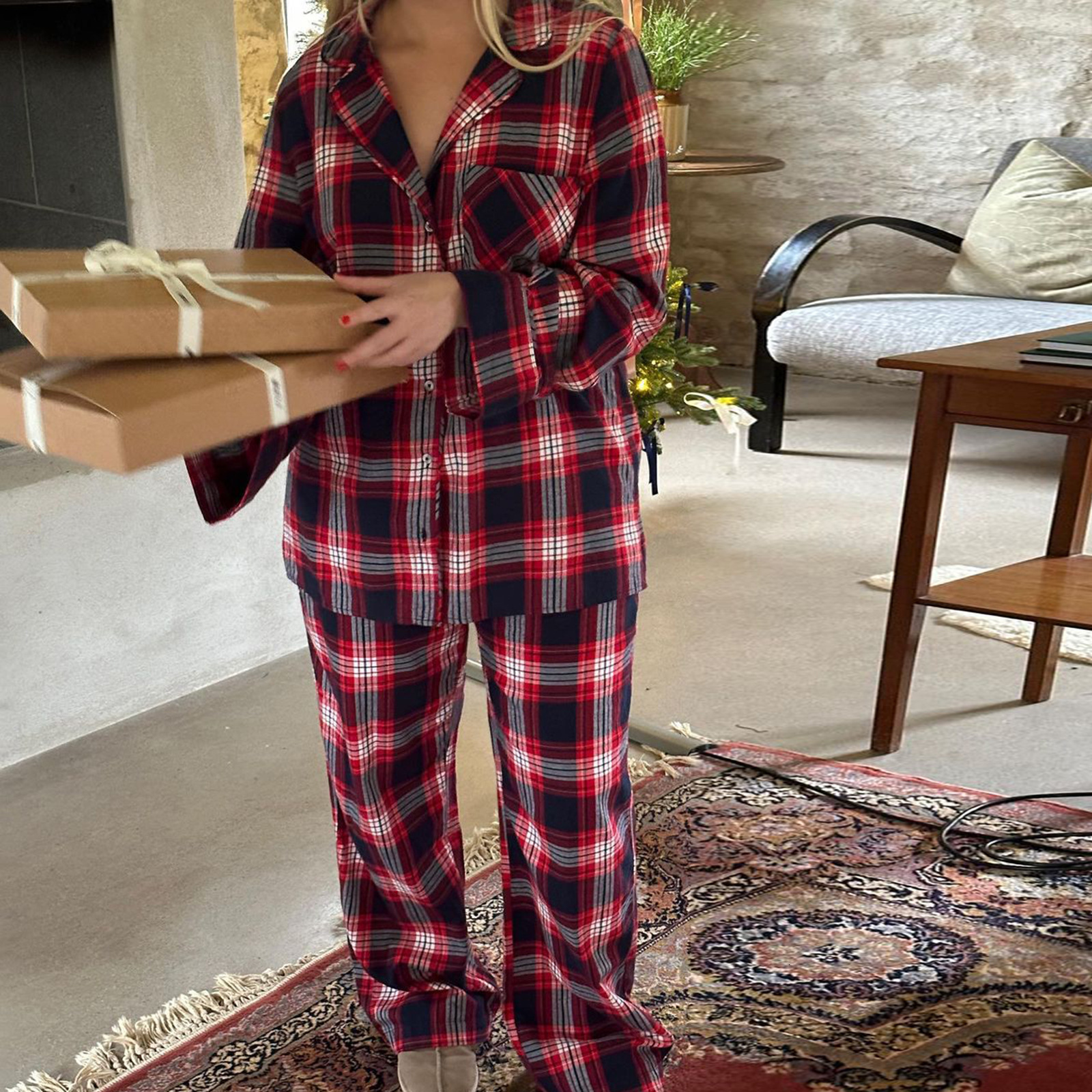 Womens 2-piece solid color/checkered pajama set with feather long sleeved lapel button top and sleepwear 241203