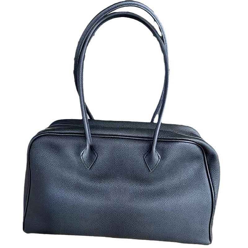 Luxury handbag with leather texture designer bag fashionable solid color winter large capacity single shoulder armpit bag