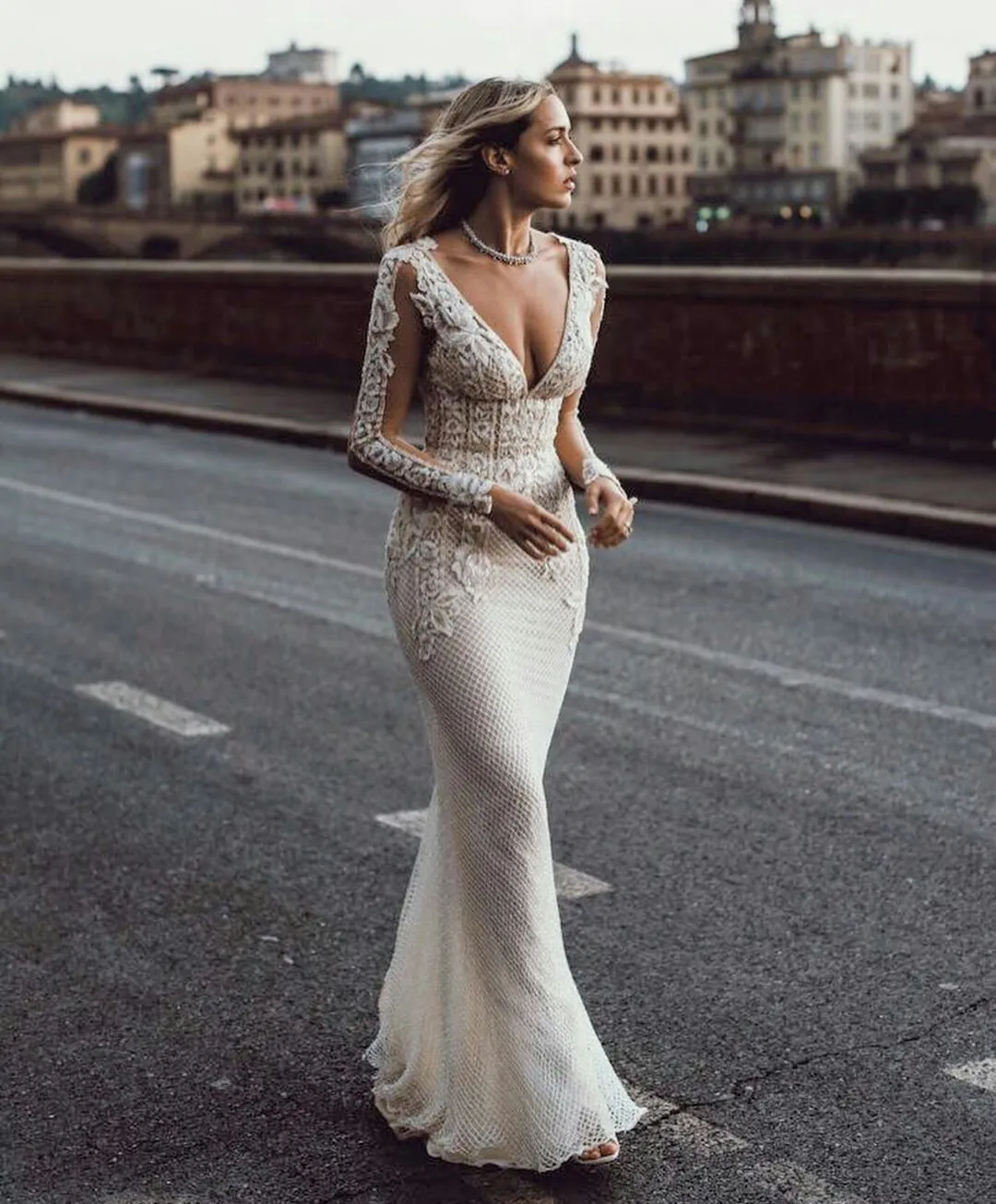 226 Designer Mermaid Wedding Dress With Long Sleeves Chic Ivory Lace Appliqued Bohemian Country Civil Bridal Gowns Sexy Deep V Neck Fitted Robe De Mar