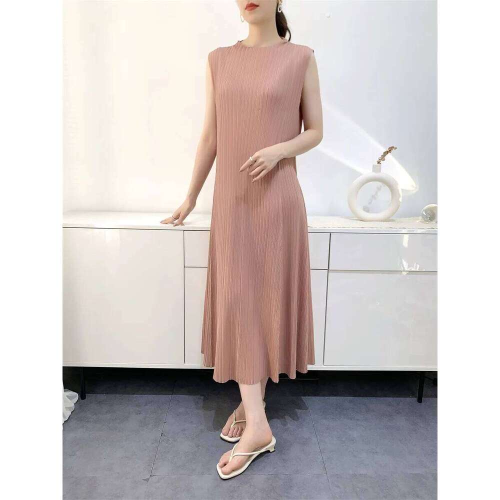Miyake Pleated Mid-Length 2025 Summer New Sleeveless Round Neck Women's Fashion Temperament Casual Undershirt Folded Dress