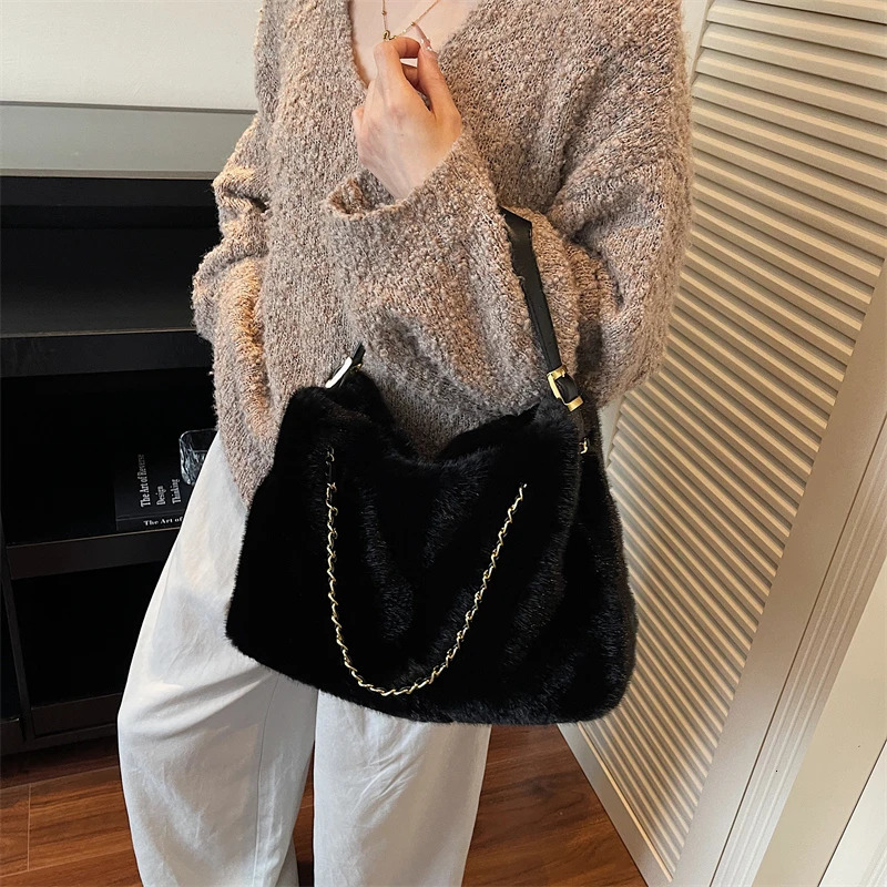 Retro Plush Bag for Women Large Capacity Tote Shoulder Handbag Autumn Winter Fashion Versatile for Daily Commuting 251110