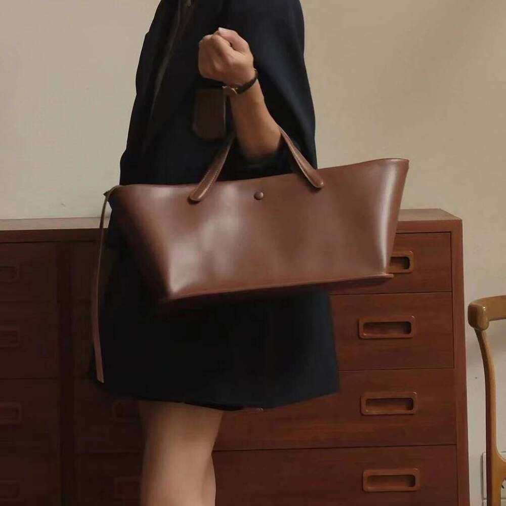 Cowhide Leather Handbag New Niche Design Large Capacity French Fashion Commuter Vegetable Basket Women's Tote Bag St251110