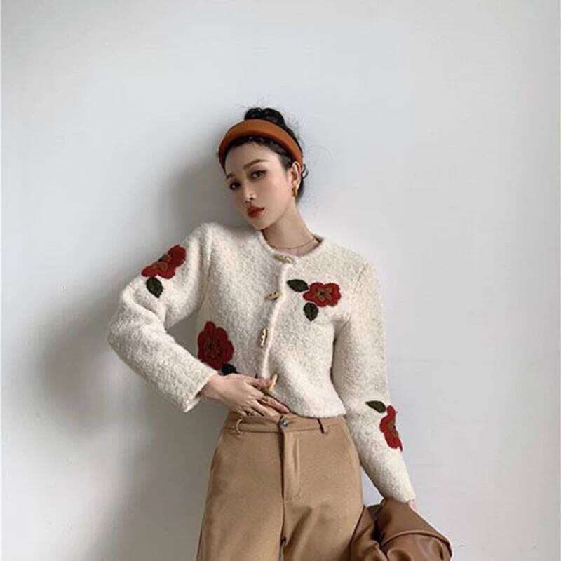 Floral Embroidery Crop Cardigan Women Vintage Lazy Wind Slim Horn Buttons Sweater French Retro Long Sleeve O Neck Casual Outwear Designer Sweater Wome
