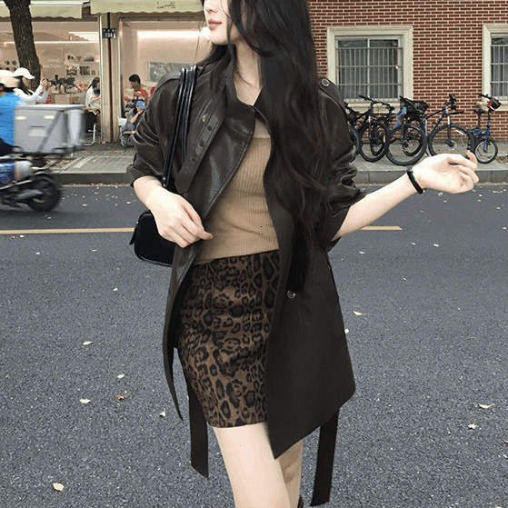 Black Jacket for Women, Mid-Length, Autumn Style, Korean Version, Stand Collar, Belted Windbreaker, PU Leather Coat dongdumaoyi