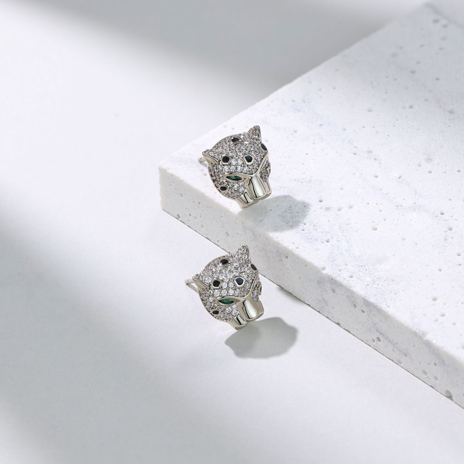 Designer Earring Green Eyes Leopard Stud Earrings Paved AAA Zircon Diamond 925 Sterling Silver Panther Earrings for Women Earbone Clip best Gift Jewel