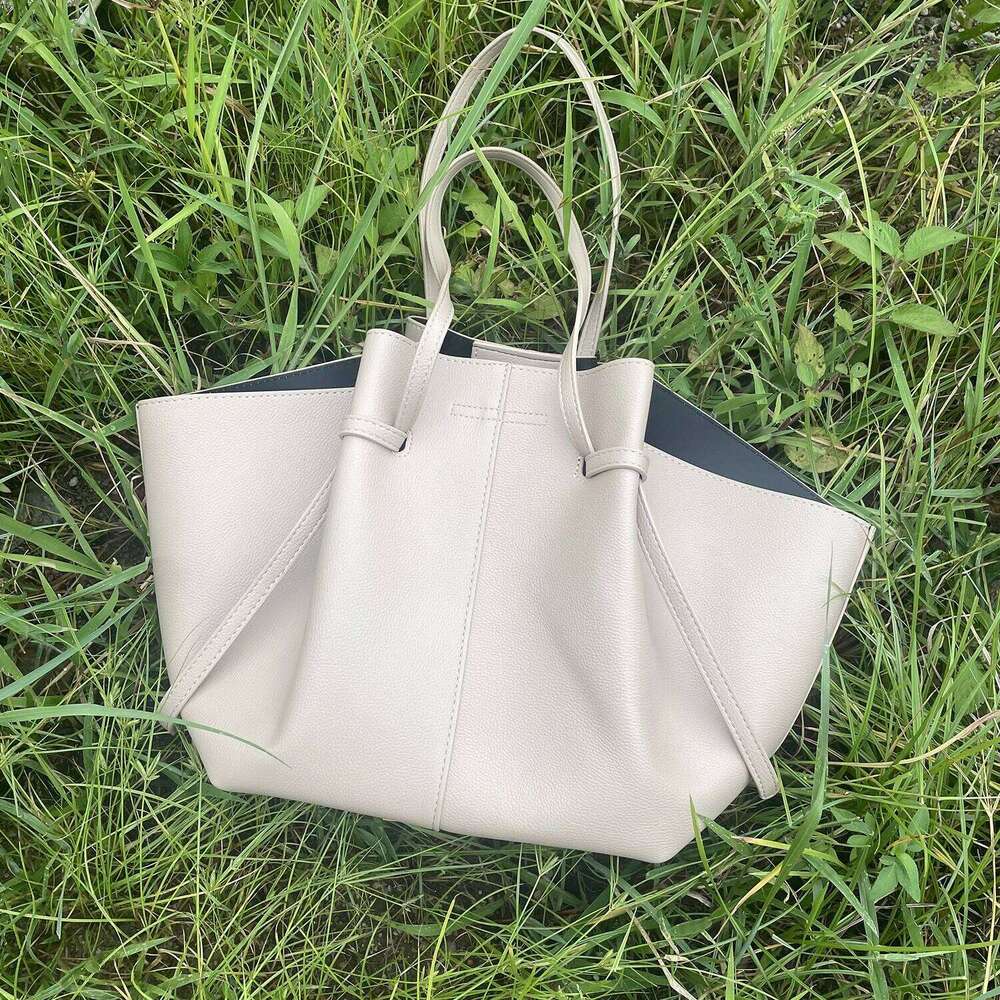 PU Wing New Niche Design Large Capacity Wrinkle European And American Fashionable Hand Tote Women's Shoulder Bag 251110