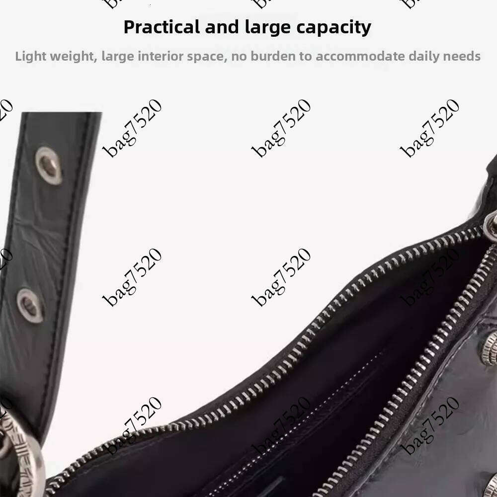 Large capacity niche design, light crossbody red envelope, commuting shoulder bag, motorcycle bag