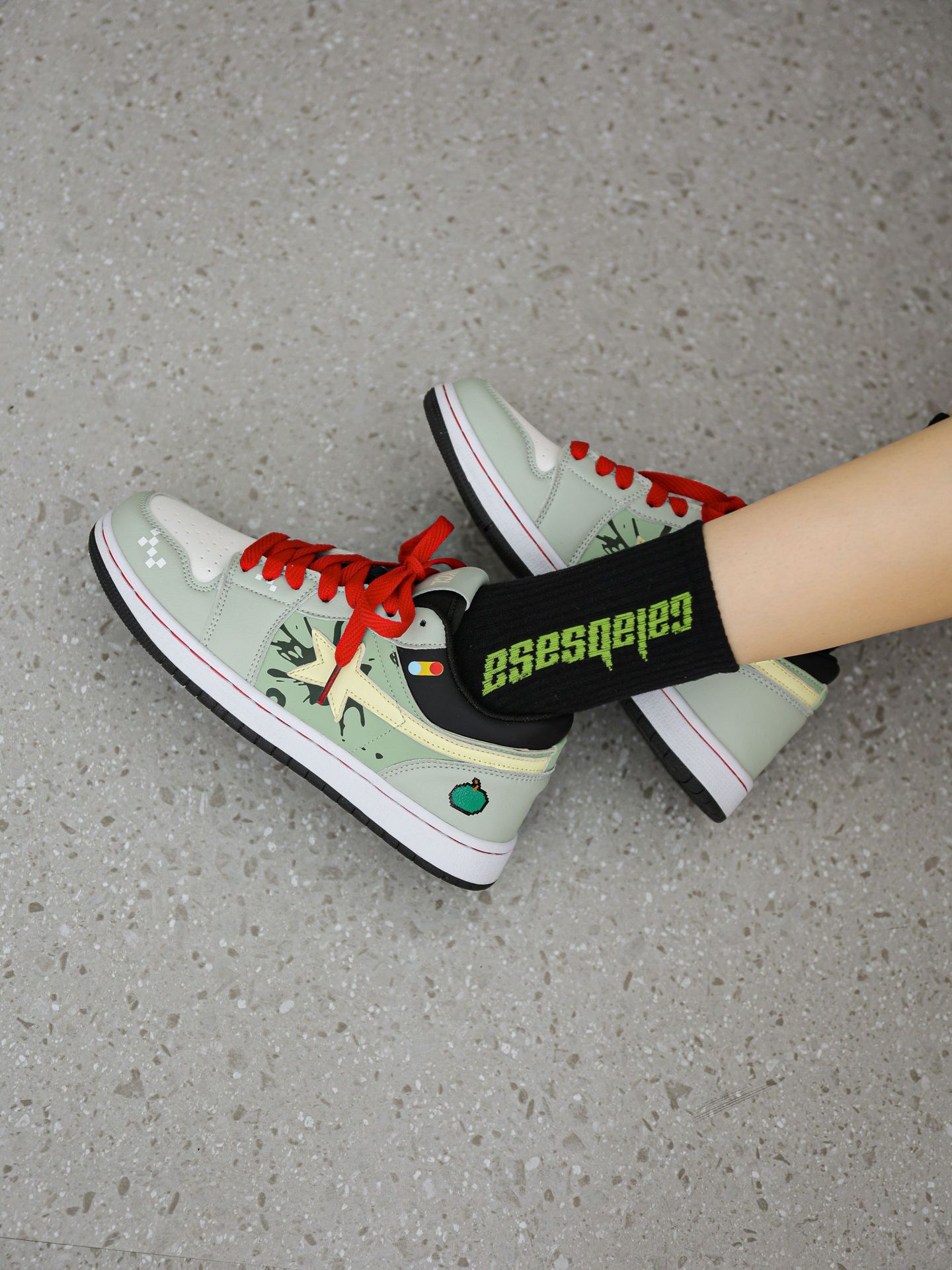 Free shipping Mens shoes autumn trend green apple color matching meteor design original casual shoes