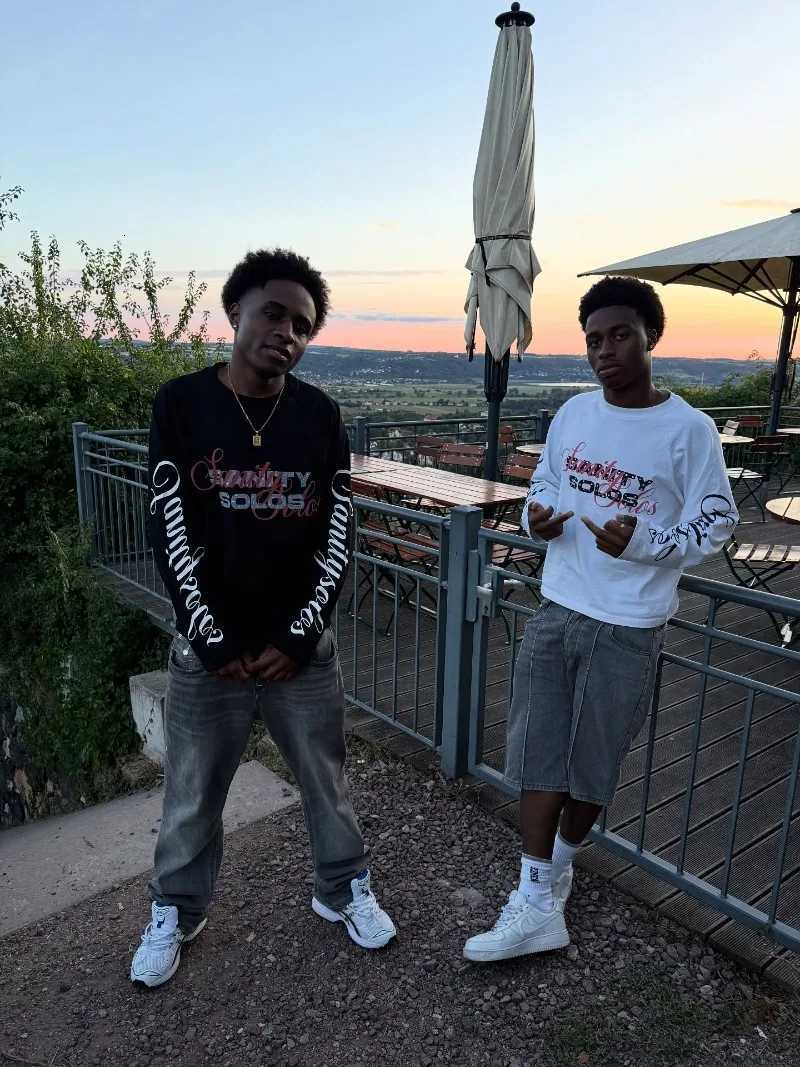 Fashion Y2K retro trend punk letter print pattern design fashionable casual men long sleeved high street gothic Harajuku loose pullover Y251110