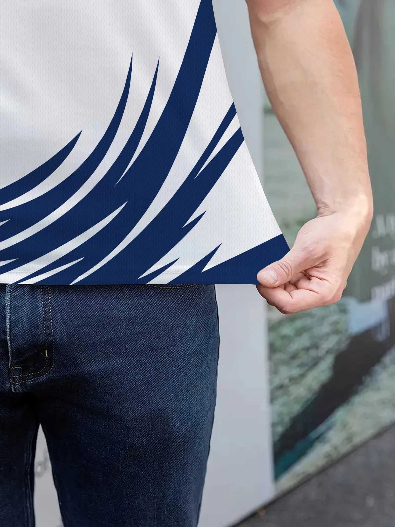 The new mens round-neck sweatshirt set for Spring and Autumn 2025 features street fashion and comfort with 3D pattern printing W251110