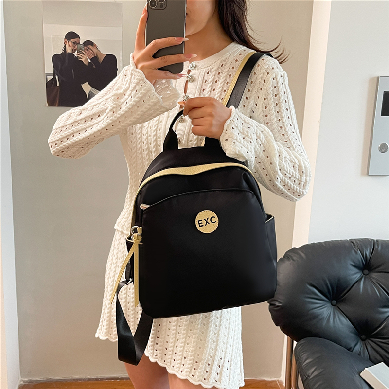 Sleek Urban Travel Accessory Versatile Compact Bags Ideal For Holding Your Everyday Necessities