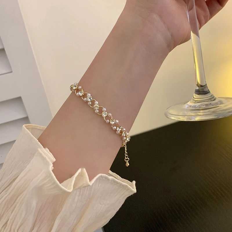 Korean Womens Elegant Rhinestone Bracelet New Fashion Exquisite Zircon Pearl Bracelet 2023 Fashion Leisure Party Jewelry GiftsT251110