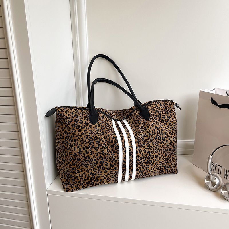 Light luxury handbag travel large capacity commuting leopard print travel bag lightweight winter new designer bag box bag fitness bag