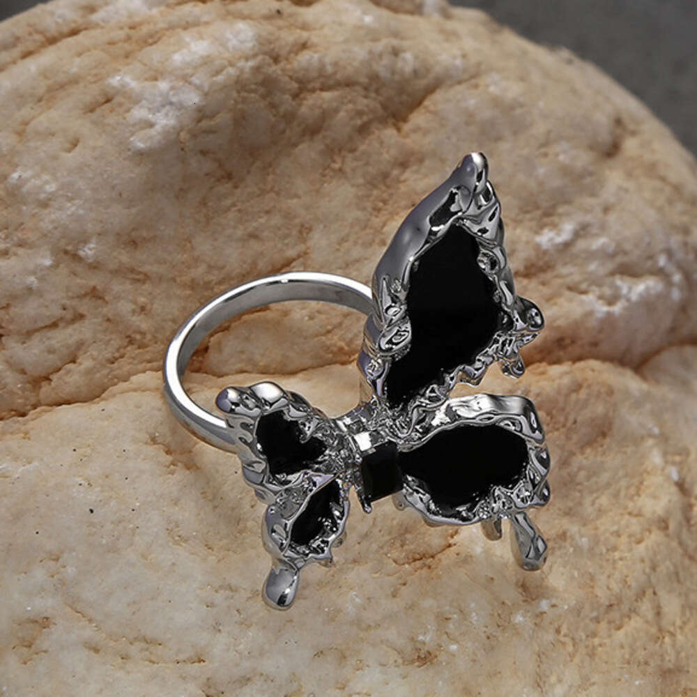 DHcollections New Chinese Style Butterfly Ring for Women, Black Star Body, Niche Design, Light Luxury, Dark Style, Index Finger Couple Ring, Trendy