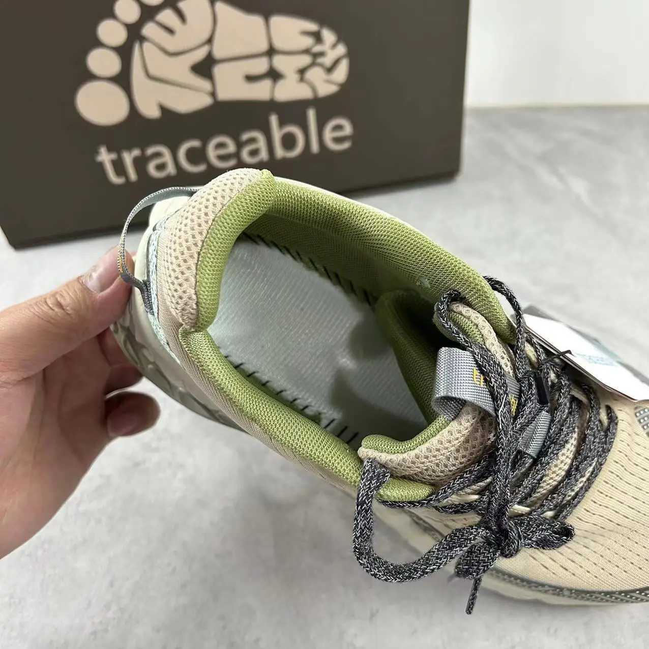 Lightweight wearable trail running shoes quty mens full palm carbon plate cushioning professional training shoesC250410
