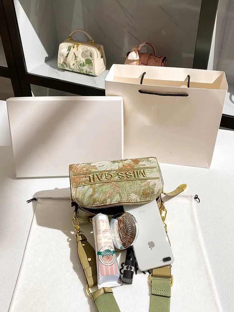 Unique and Luxury Floral Embroidery Printing Boston Handbag for Party Womens Newly Trendy and Portable Shoulder Crossbody Bag K251110