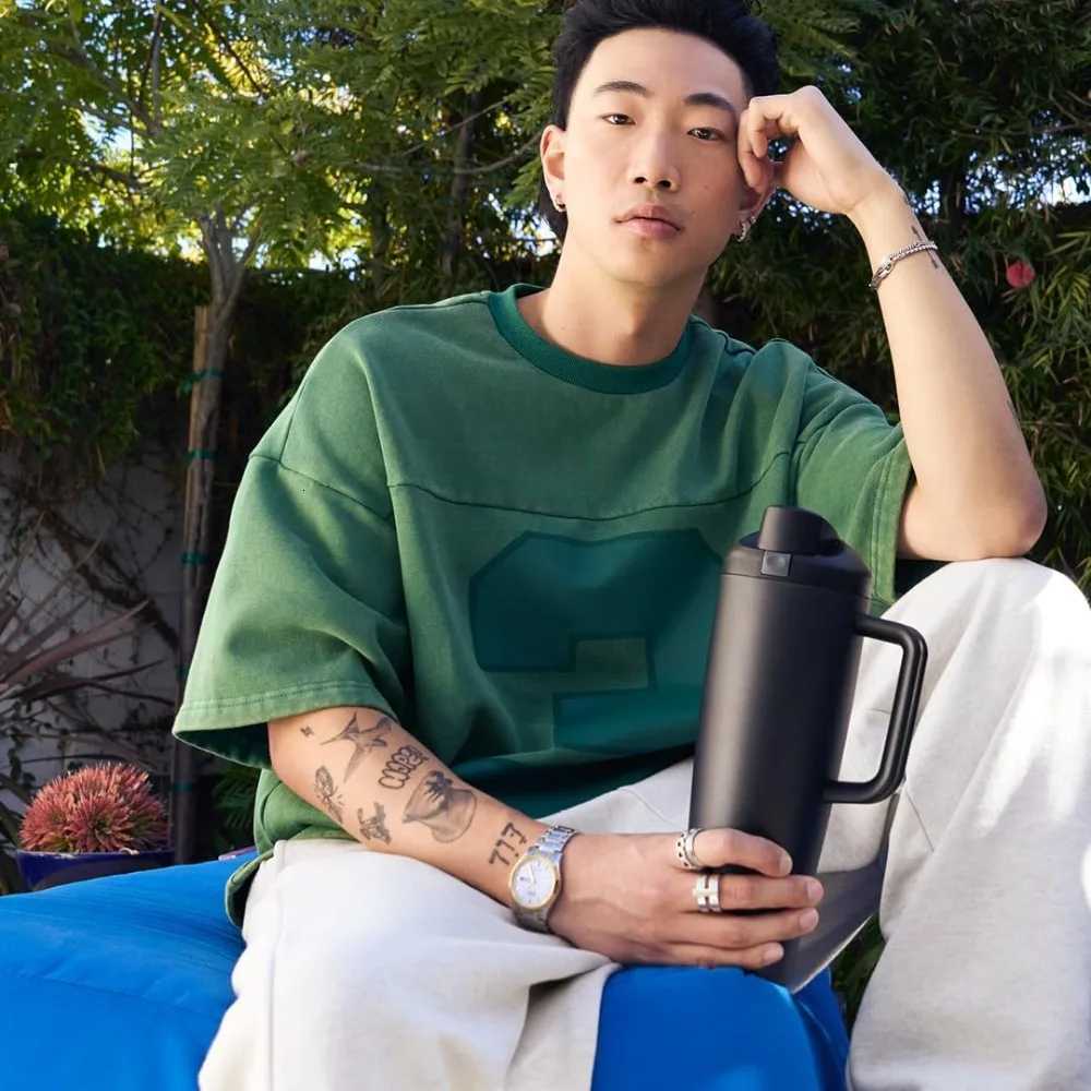 Fashionable cup 40 Oz Stainless Steel Insated g Metal Drinkware Coffee g BPA Outdoor Fitness Sports Portable g with Handle Y251110