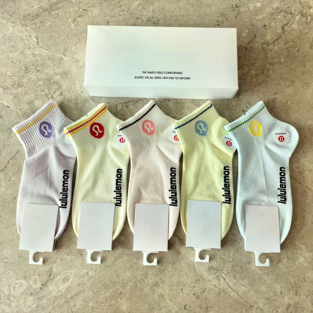 Designer Women's Socks Winter Warm Fleece Socks Women's Mid Length Cotton Socks Breathable Comfortable Warm Trendy Korean Style Label Letter 5pcs Socks