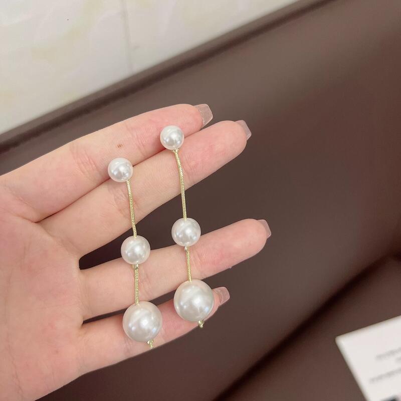 Elegant Pearl Stud Classic And Comfortable Earrings For A Timeless Look TY
