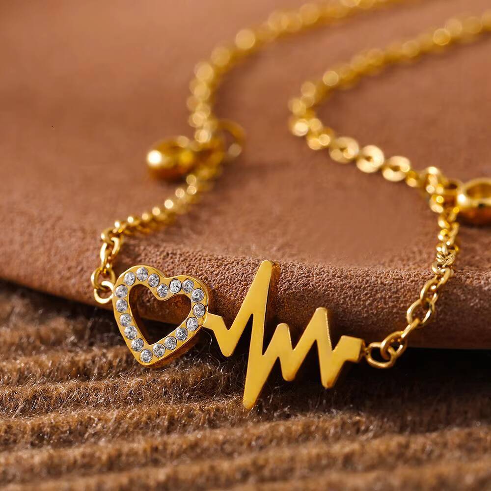 Elegant Gold-Plated Stainless Steel Anklets for Ladies Sexy Zircon Heart Chains for Party Fashion Jewelry Main Stone Moissanite