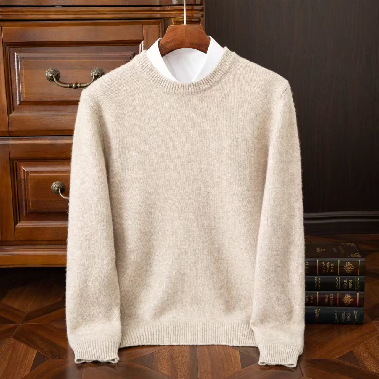 Classic Men's Basic Crewneck Pullover Sweatshirt Premium Quality Wool Fabric Suitable for All Occasions