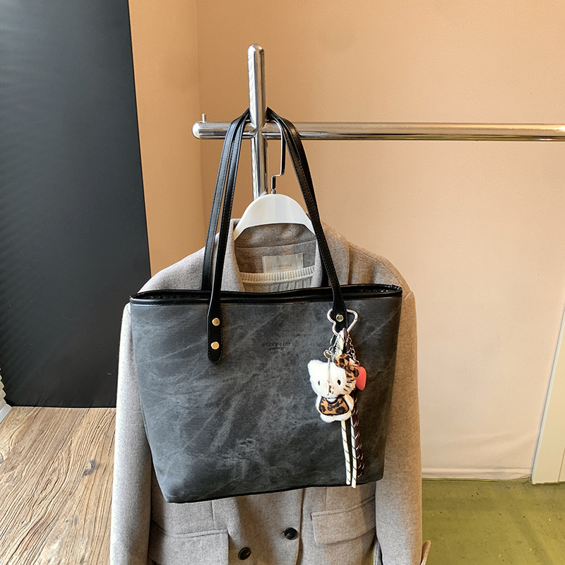 Ladies' summer vintage high-end wide shoulder bag, casual simple versatile crossbody bag, high-end commuting leisure bag, shopping bag, versatile